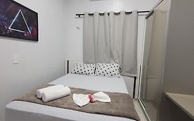 Quarto 6 econômico próximo do aeroporto ar condicionado cama de casal